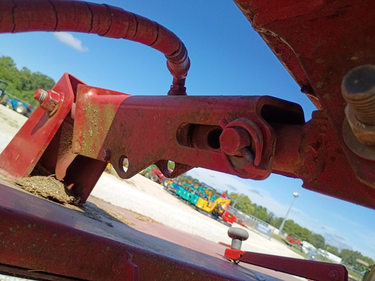 new-holland-1411-image-23