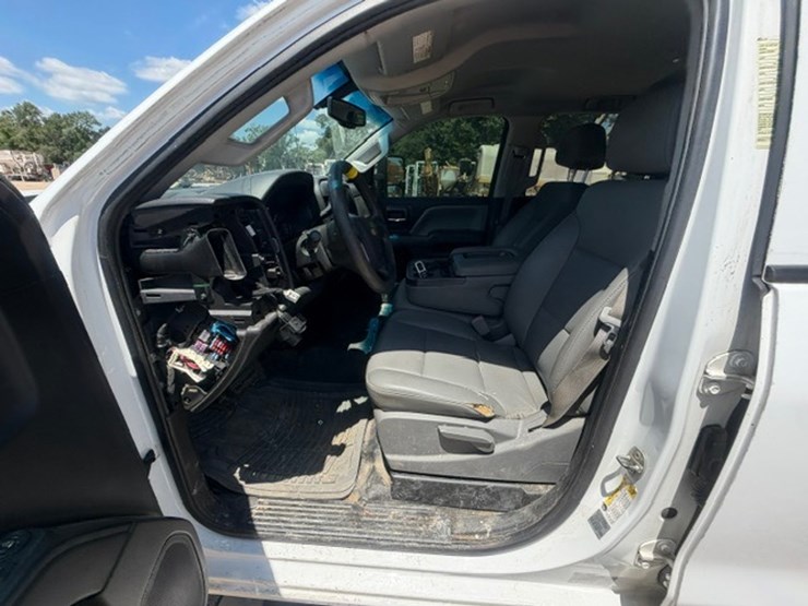 2017-chevrolet-2500-image-34