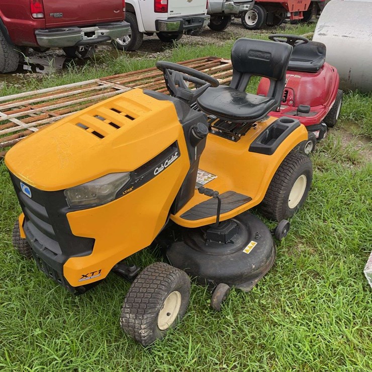 Cub Cadet LT46 lawn mower (untested)