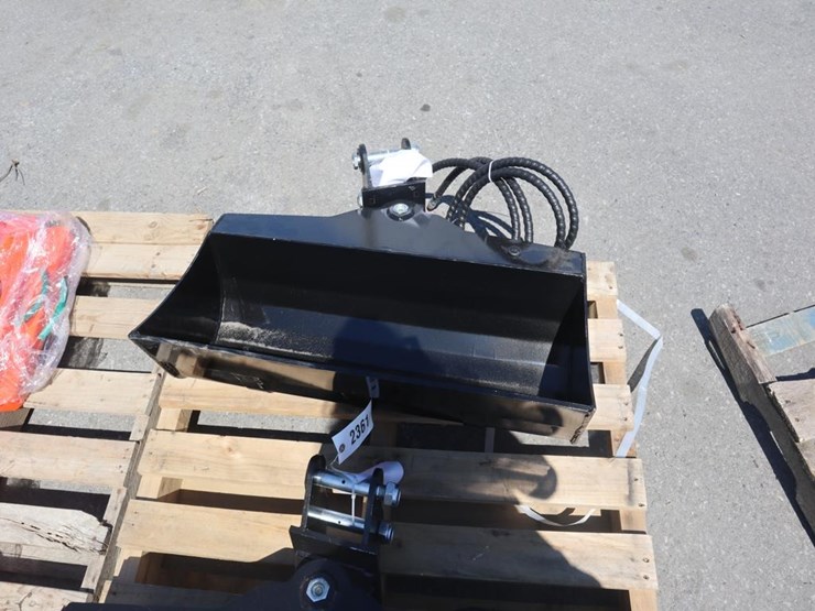 tpm-32"-hydraulic-tilt-bucket-image-4