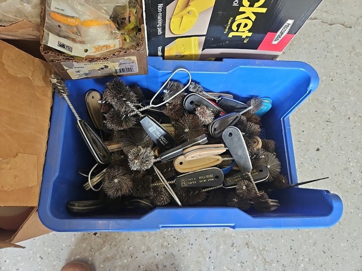 quantity-of-assorted-tools-and-supplies-image-5