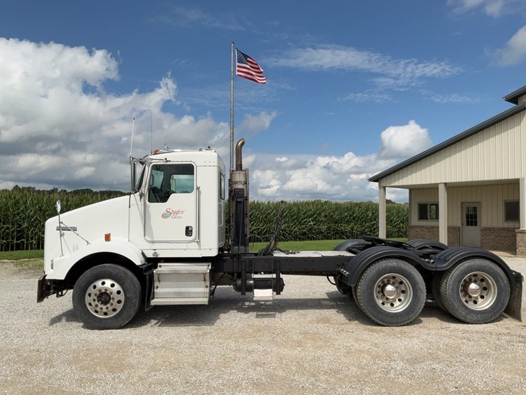 2008-kenworth-t800-image-2