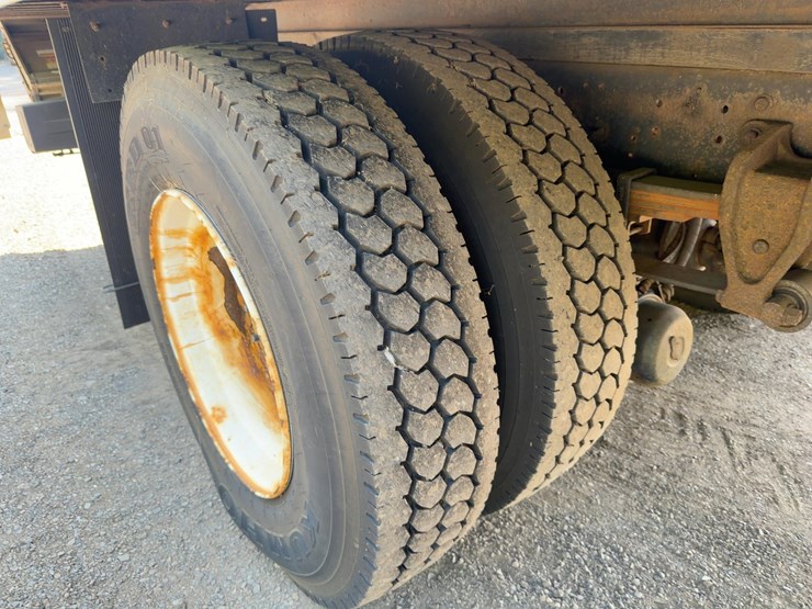 2013-hino-268-image-13