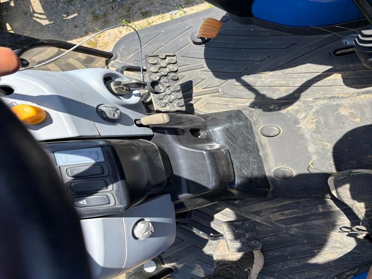 new-holland-boomer-45-image-27