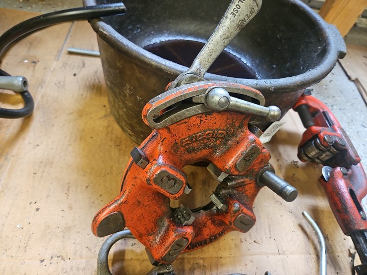 ridgid-pipe-threader-accessories-image-3