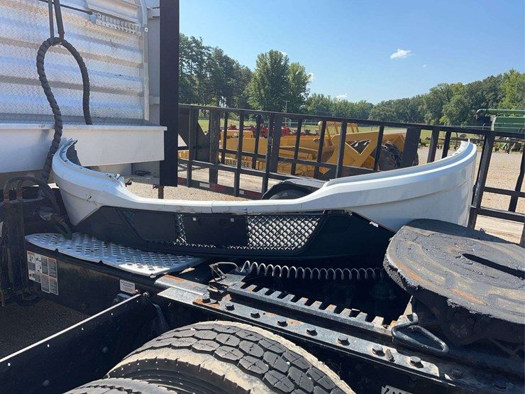 2022-kenworth-t680-image-5