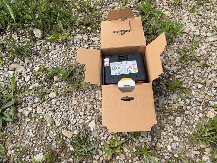 battery-powered-stihl-fsa57-weedeater-w/charger-&-two-batteries.-#256-image-17