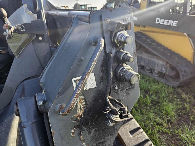 2018-deere-325g-image-10