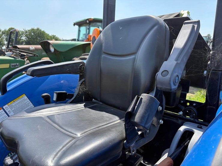 new-holland-boomer-45-image-24