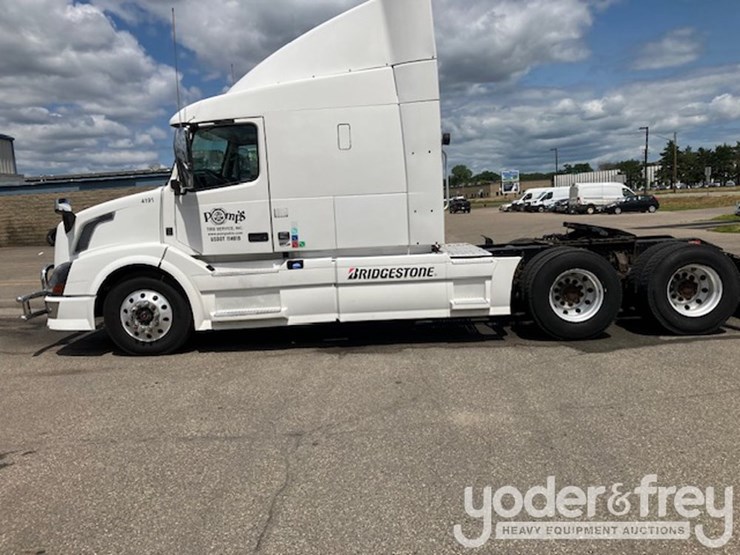 2015-volvo-vnl-image-1