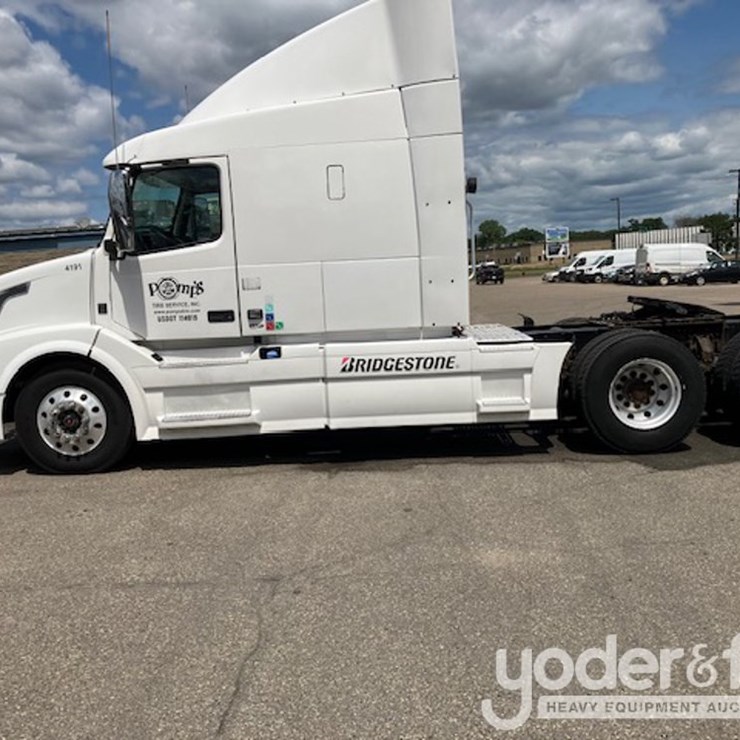 2015 Volvo VNL