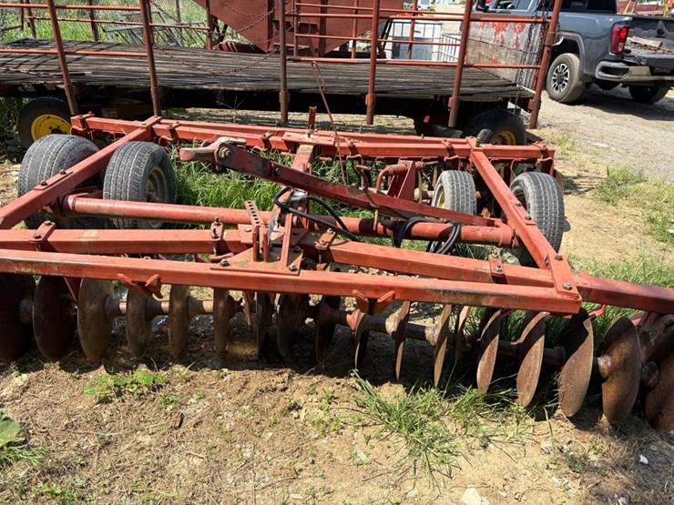 massey-ferguson-520-image-1