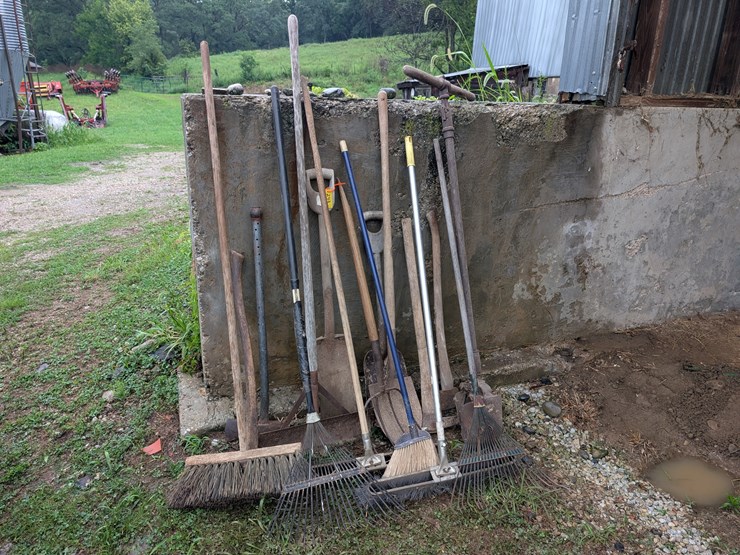 assortment-of-hand-tools.-#243-image-1