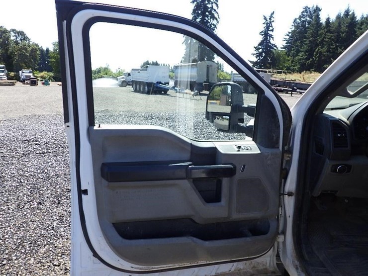 2019-ford-f550-image-26
