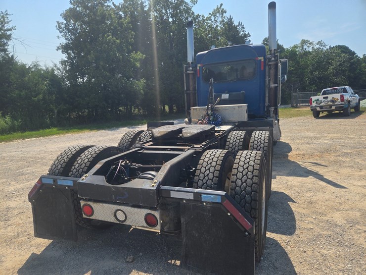 1999-peterbilt-385-image-14