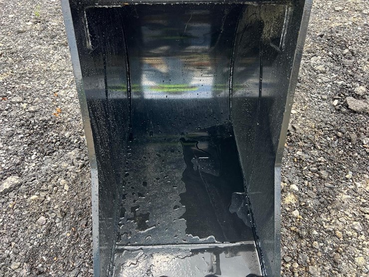 18”-quick-attach-excavator-bucket-for-kx80-image-6