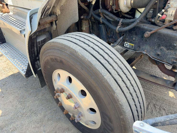 2013-kenworth-t370-image-11