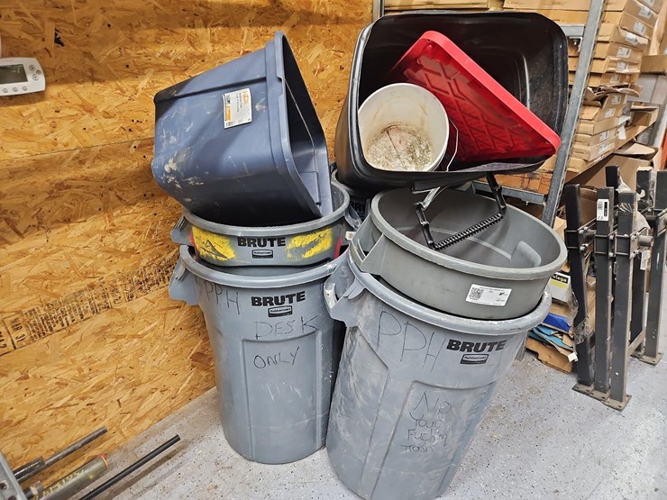 quantity-of-assorted-garbage-cans-image-2