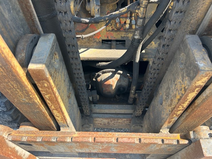 cat-forklift-image-28