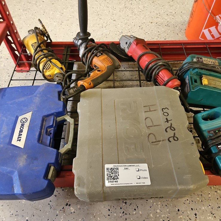 QUANTITY OF ASSORTED POWER TOOLS