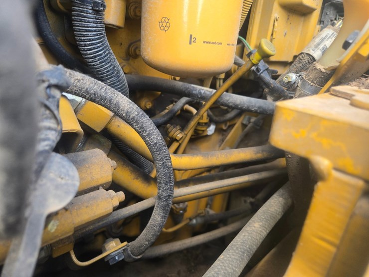 2015-caterpillar-525d-image-23