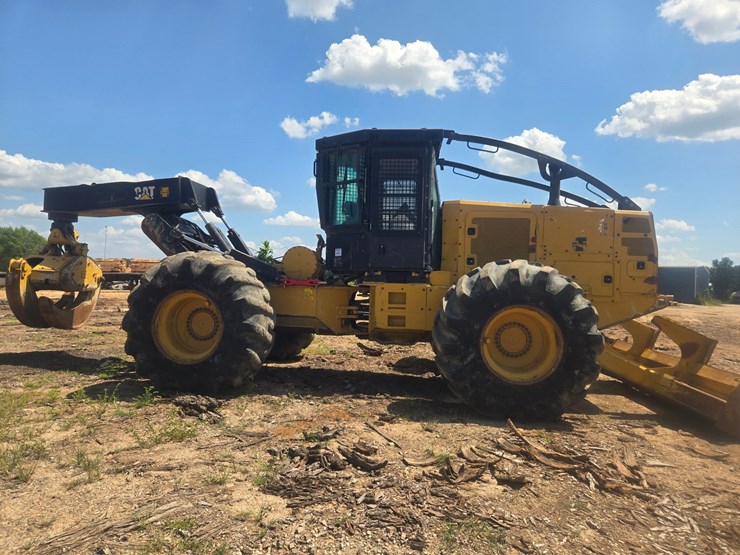 2015-caterpillar-525d-image-13