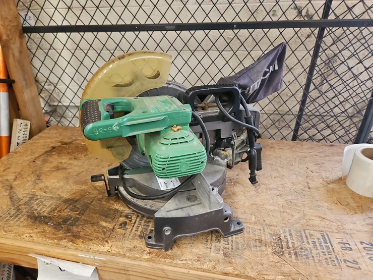 hitachi-10"-compound-miter-saw-image-2