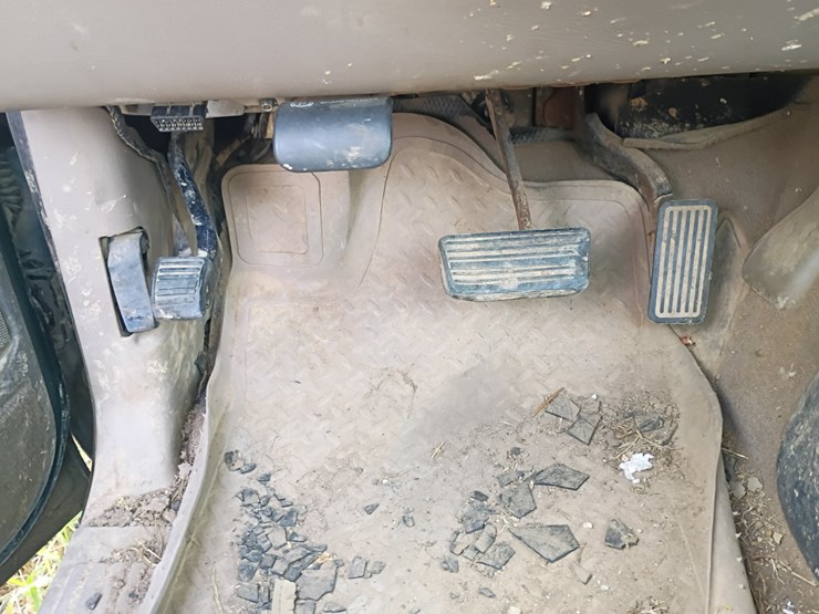 2001-chevrolet-silverado-3500-image-39