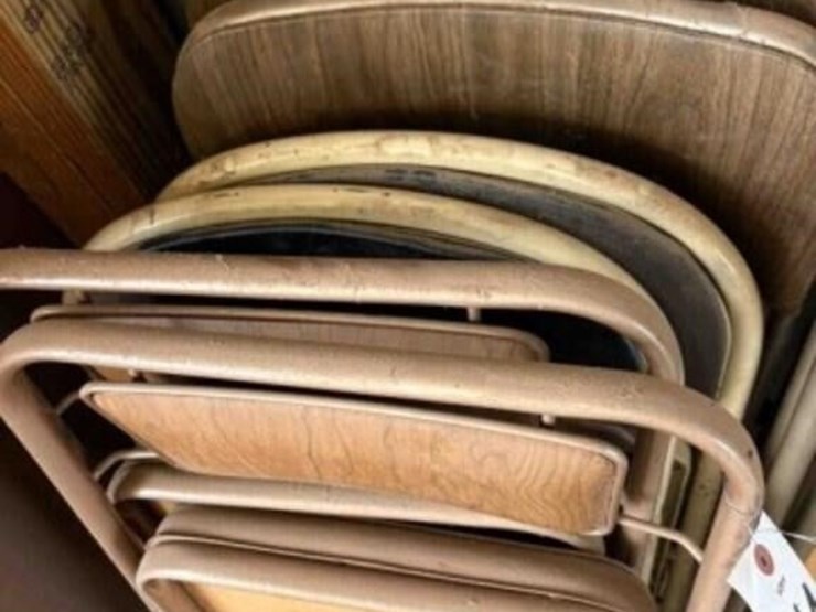 10---folding-chairs-image-2
