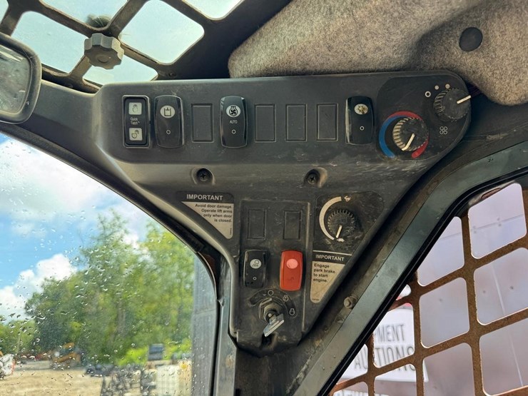 deere-332d-image-19