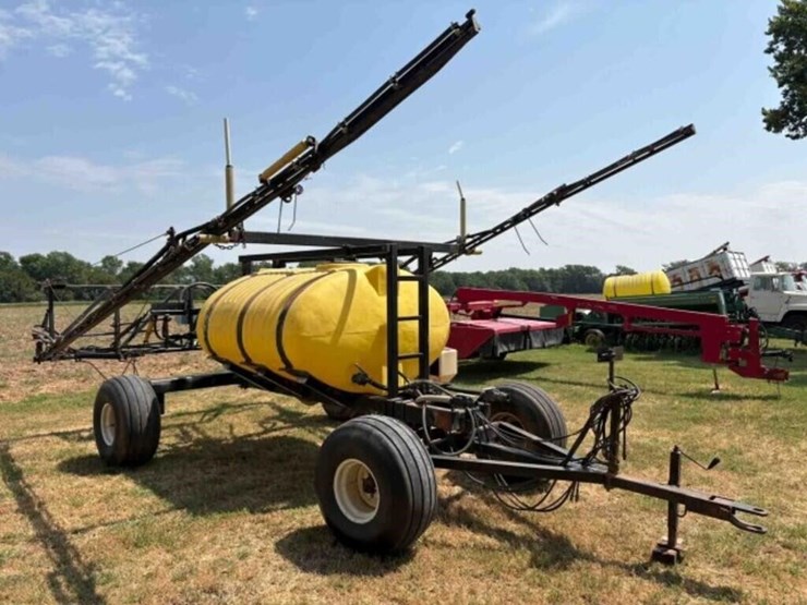 wako-1000-gallon-field-sprayer-image-3