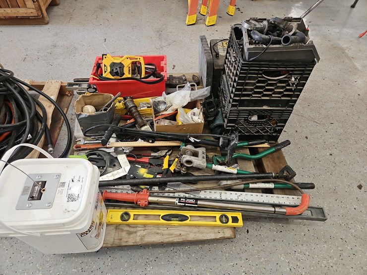 quantity-of-assorted-tools-image-1
