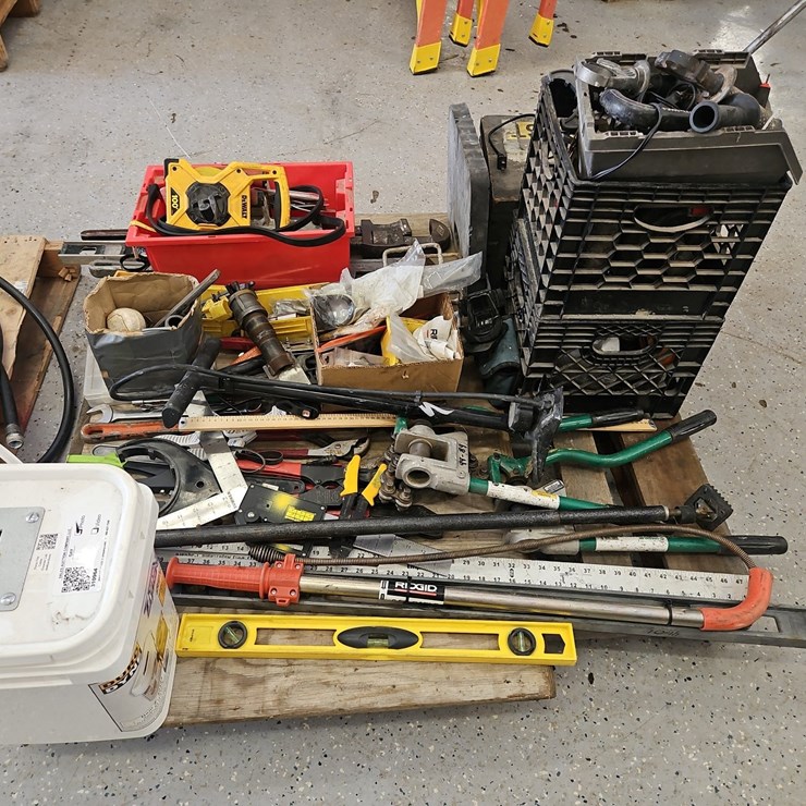 QUANTITY OF ASSORTED TOOLS
