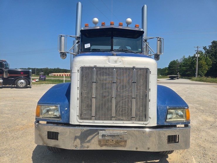 1999-peterbilt-385-image-24