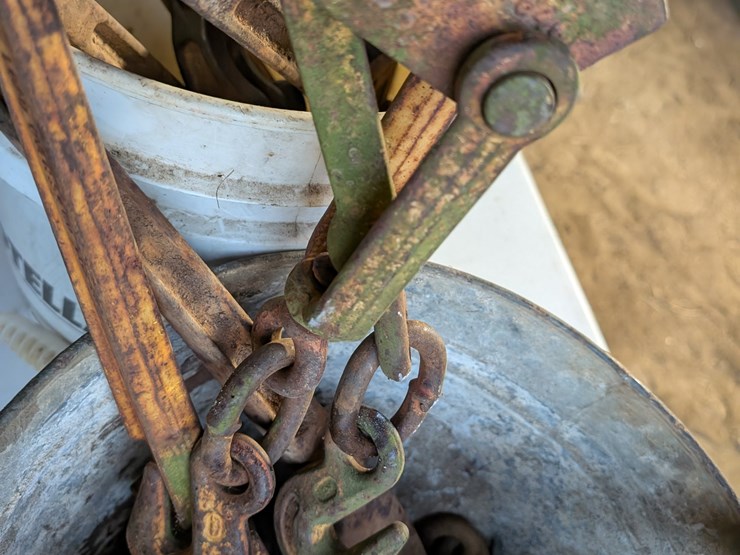(2)-buckets-of-chain-binders.-#223-image-3