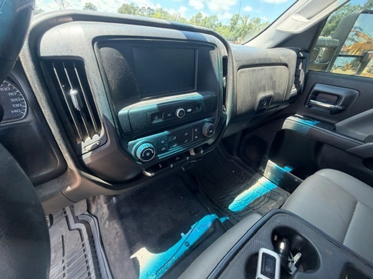 2017-chevrolet-2500-image-46