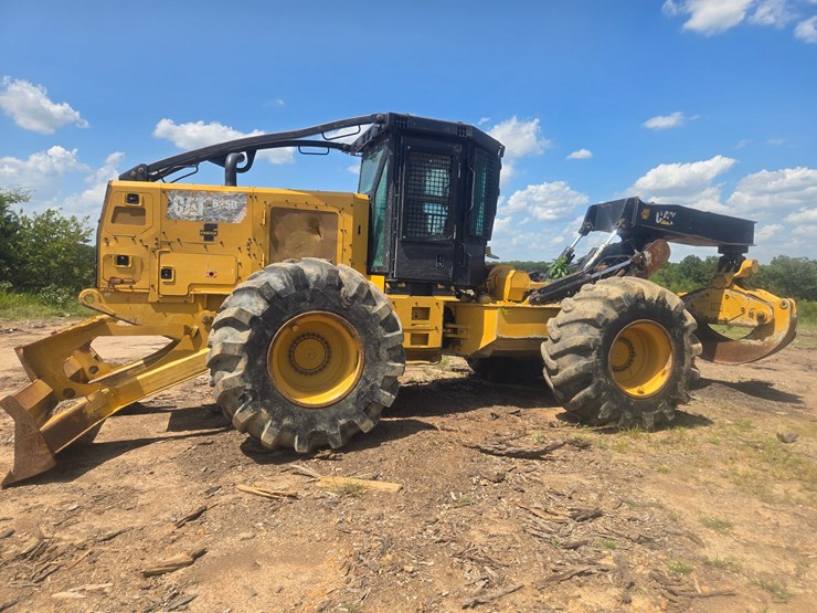 2015-caterpillar-525d-image-4