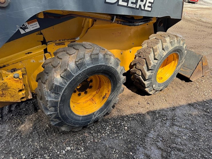 deere-332d-image-15