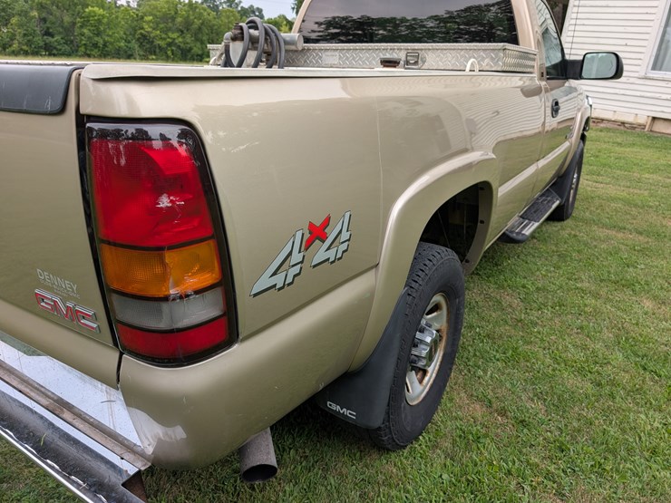 2004-gmc-3500-image-59