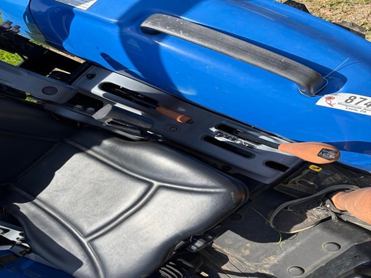 new-holland-boomer-45-image-26