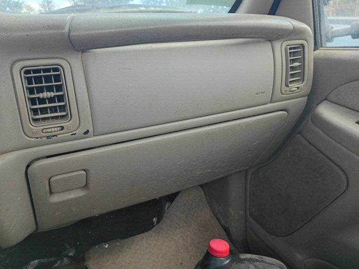 2001-chevrolet-silverado-3500-image-28