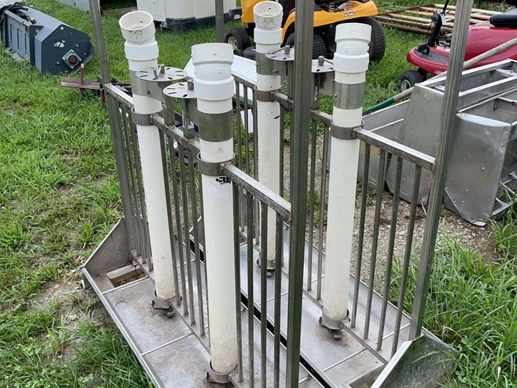 2-nursery-hog-feeders-with-pitch-fork-image-3