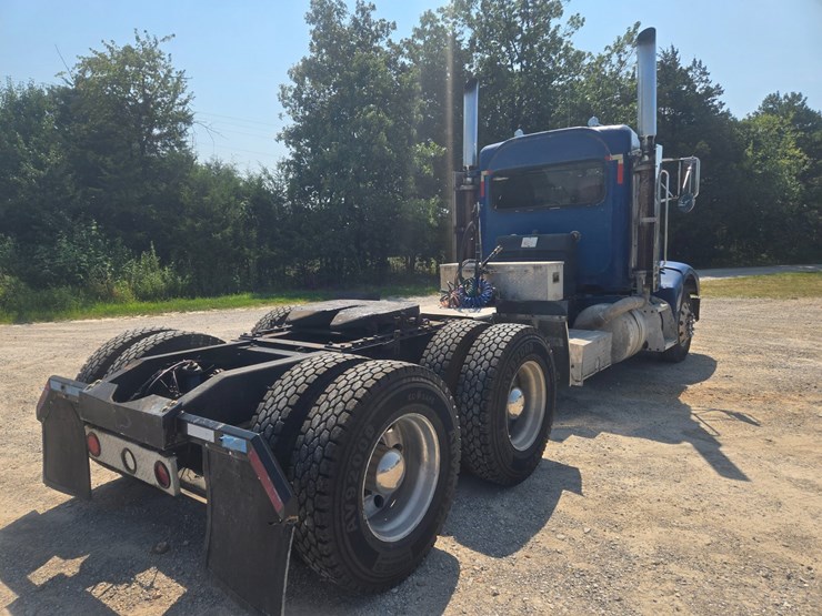 1999-peterbilt-385-image-15