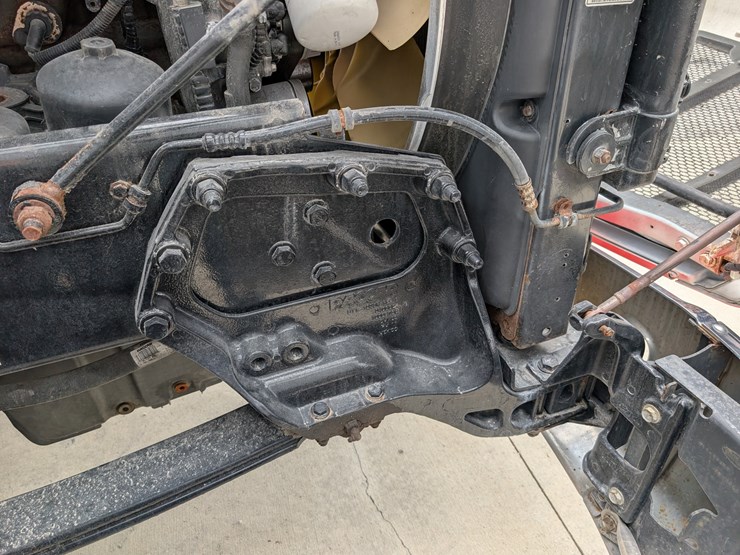 2018-peterbilt-day-cab-semi-image-83