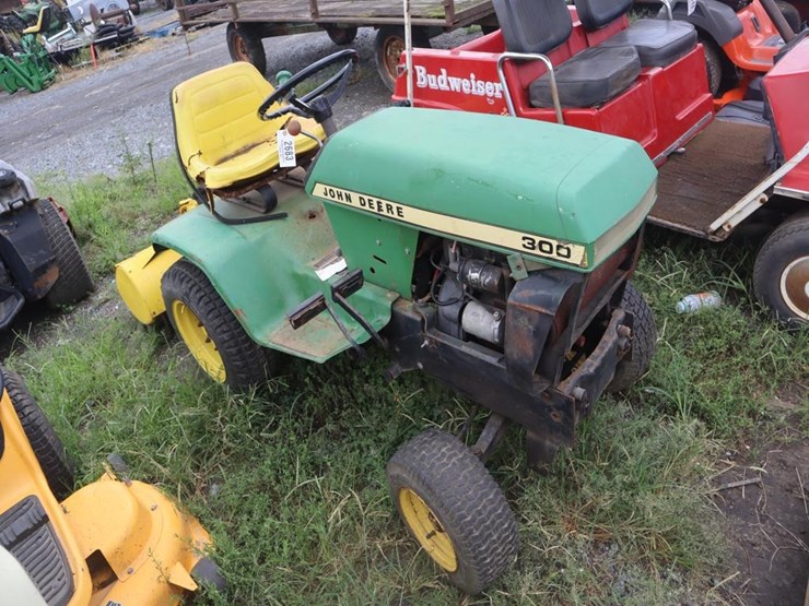 john-deere-300-image-1