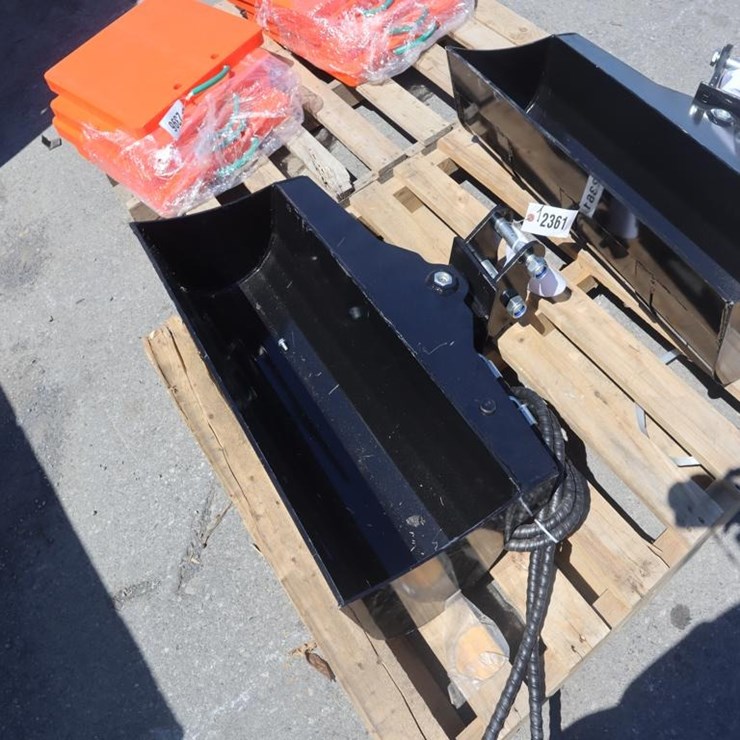 TPM 32" Hydraulic Tilt Bucket