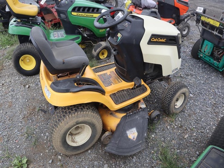 cub-cadet-lx1040-riding-mower-image-8
