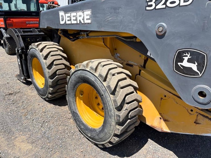 deere-328d-image-14