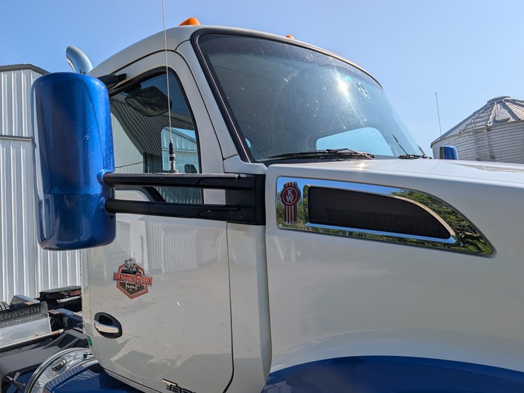 2018-kenworth-t680-image-65