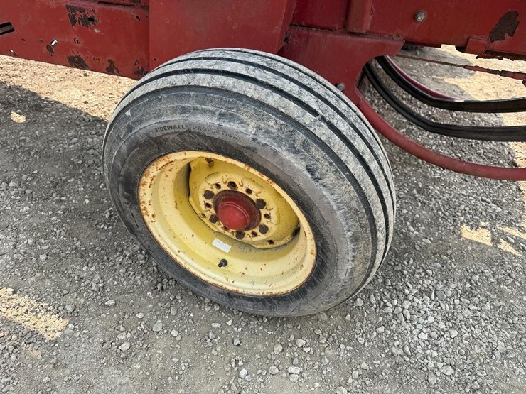 new-holland-565-image-16
